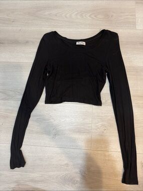 Long-Sleeve Black Cropped Tee